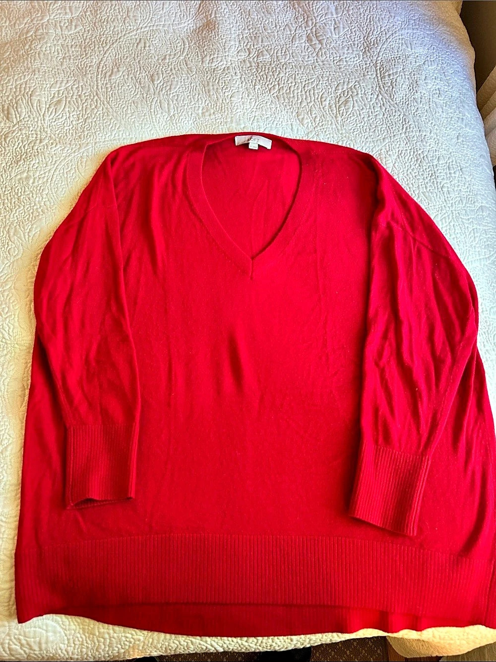 LOFT V-Neck Sweater in Red Size XL